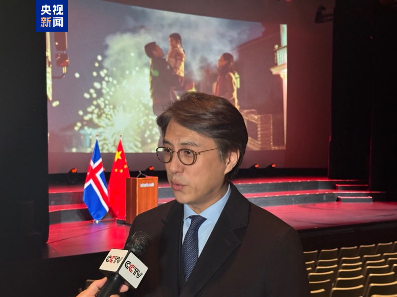 △中国煤矿文工团团长靳东