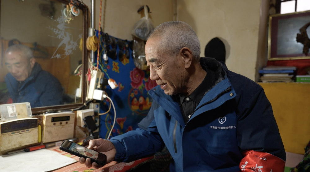 悬崖上的“金灯”