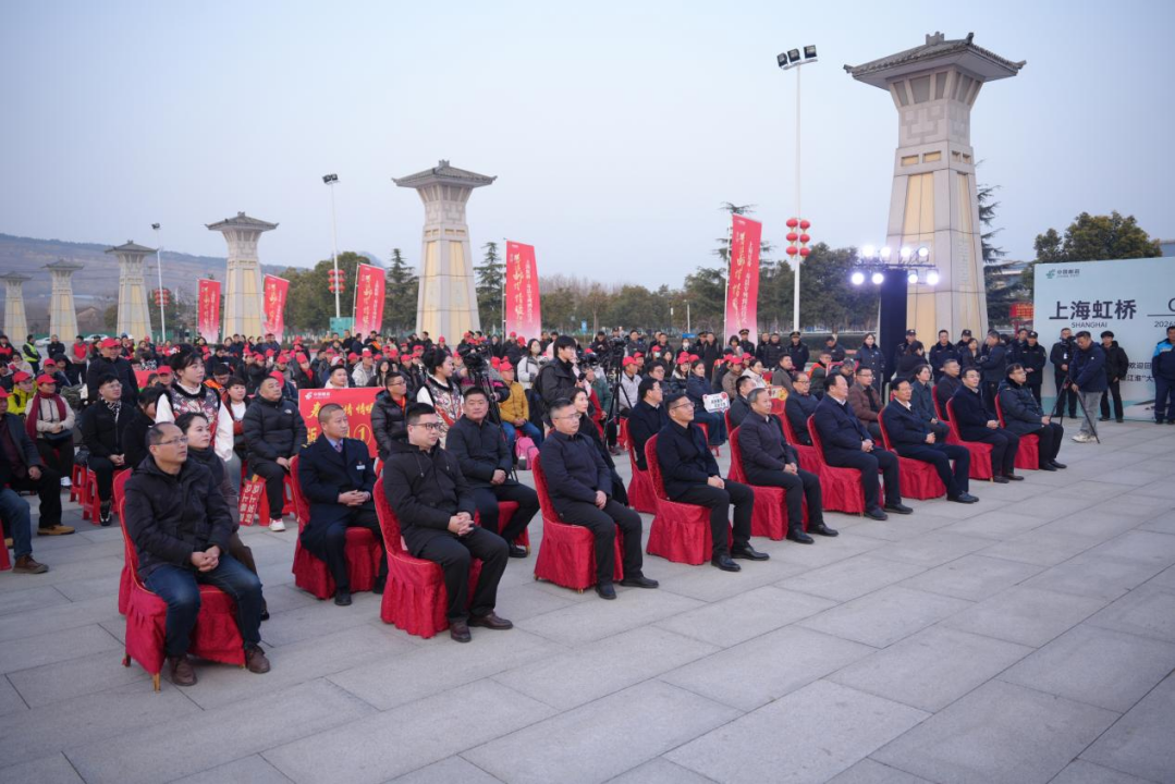 安徽寿县举行专列接站仪式迎接在外务工创业人员返乡