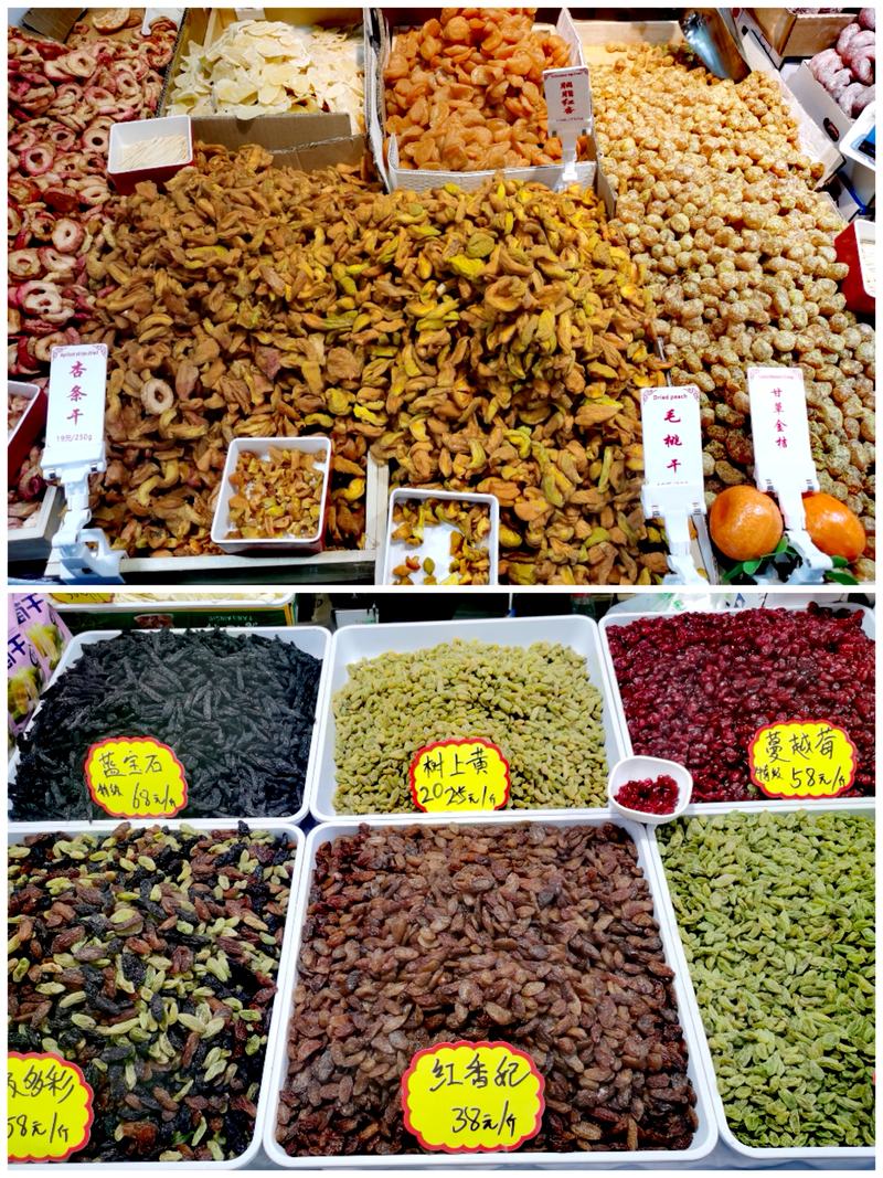 第30届老北京年货大集上销售的各类果干。