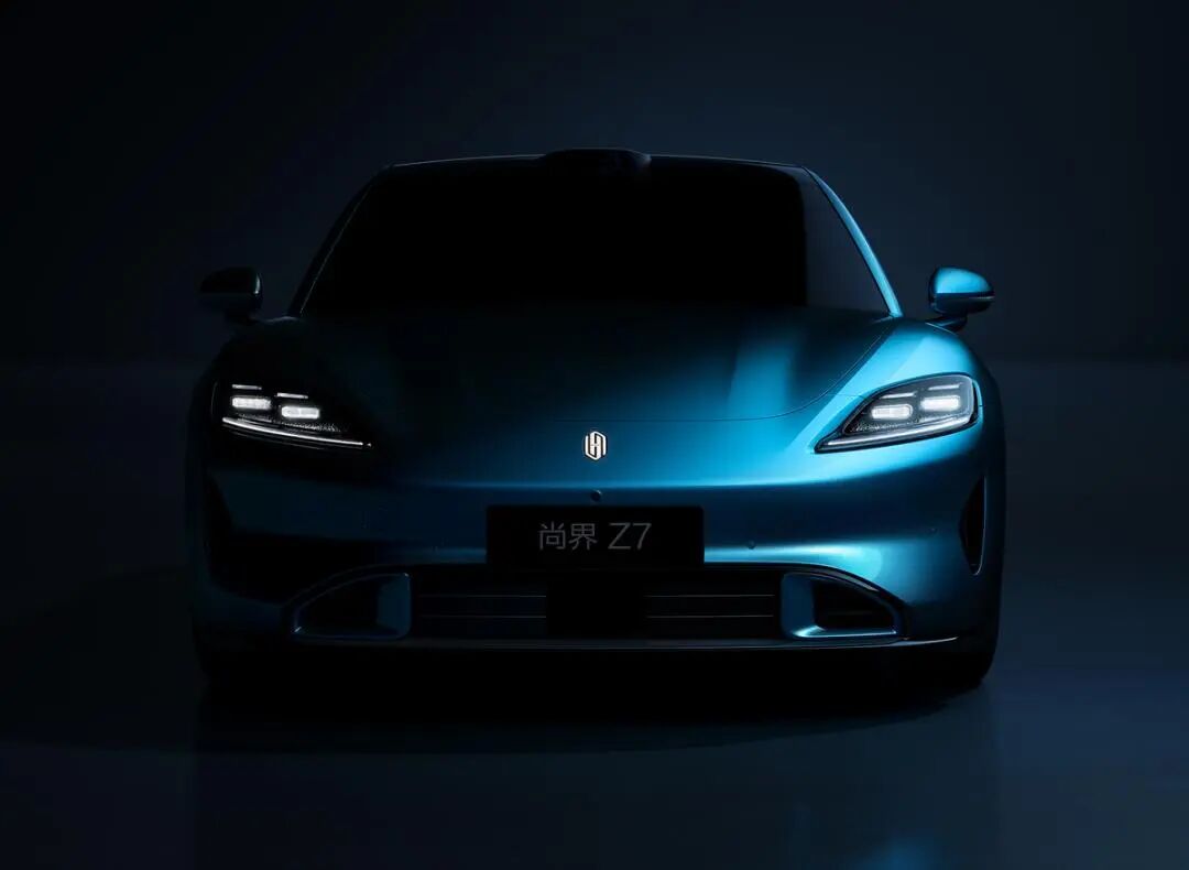 尚界Z7轿跑正式亮相：鸿蒙智行首款轿跑车型震撼登场