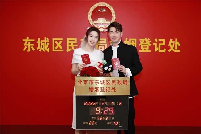 王昶钱天一官宣领证，戴DR婚戒大秀恩爱！