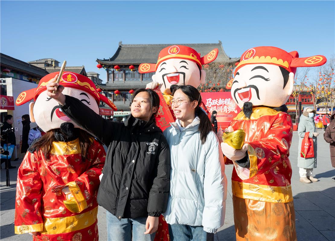 打卡拍照。
