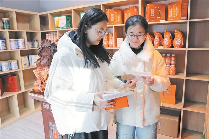 2��7�գ��ڡ�һ��С��������ڣ��˿�����ѡ����ʦ��ɫũ��Ʒ�� �����ձ���פ���� ���� ��