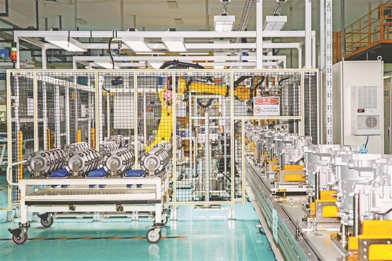 生产现场。本报记者 刘莉摄