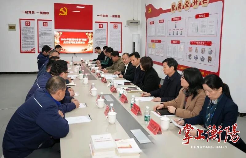 ▲朱健在湖南天雁机械有限责任公司座谈。