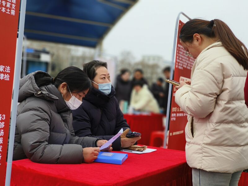 线上线下齐发力 万余岗位等你来