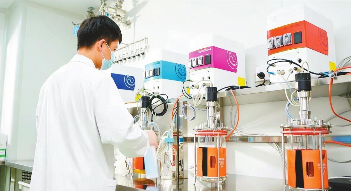 ������ҩ�Ϻ����﹫˾ʵ������з���Ա���ڲٿ����ﷴӦ����