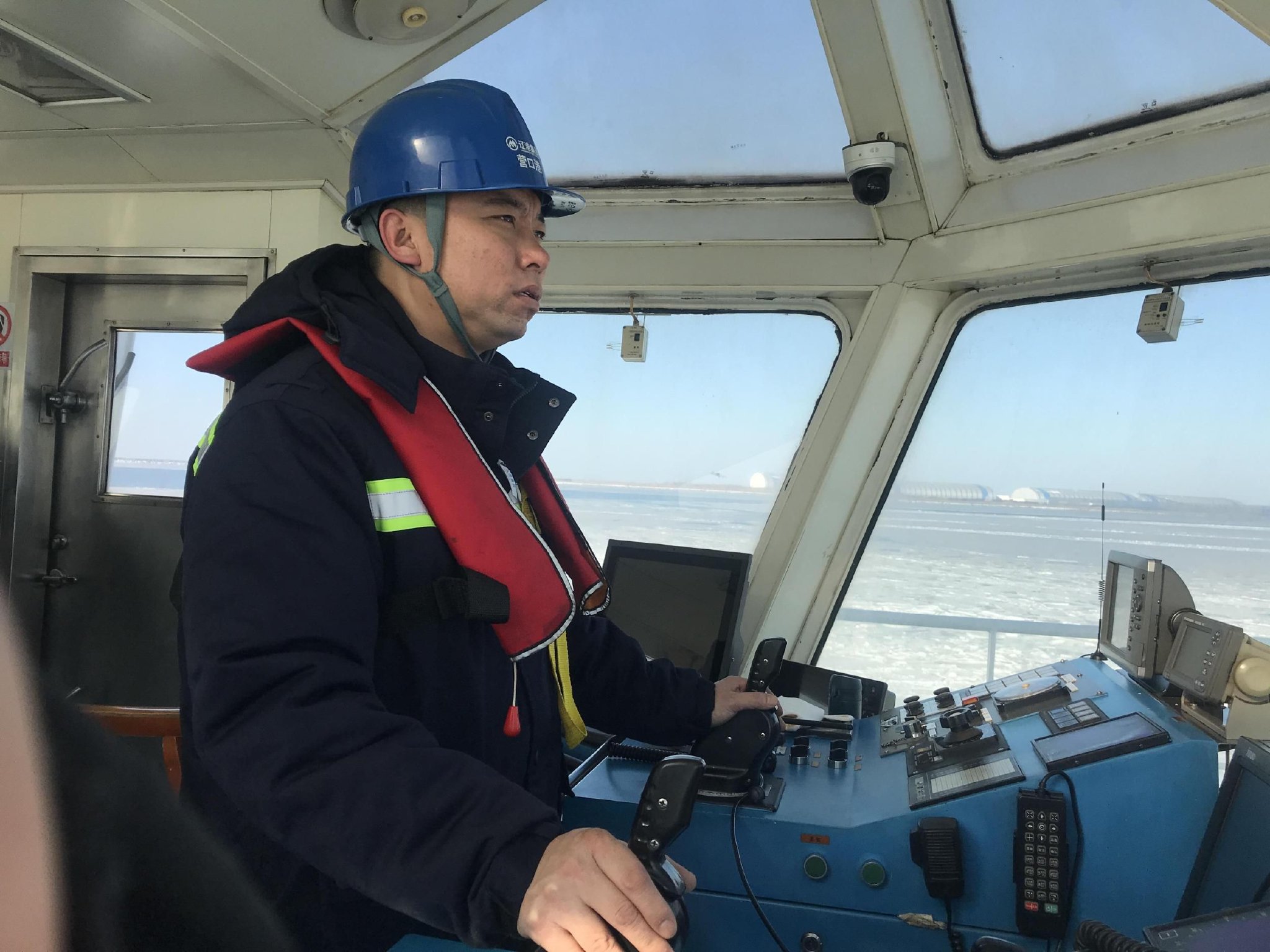 　　“北方八号”拖轮船长陈守海