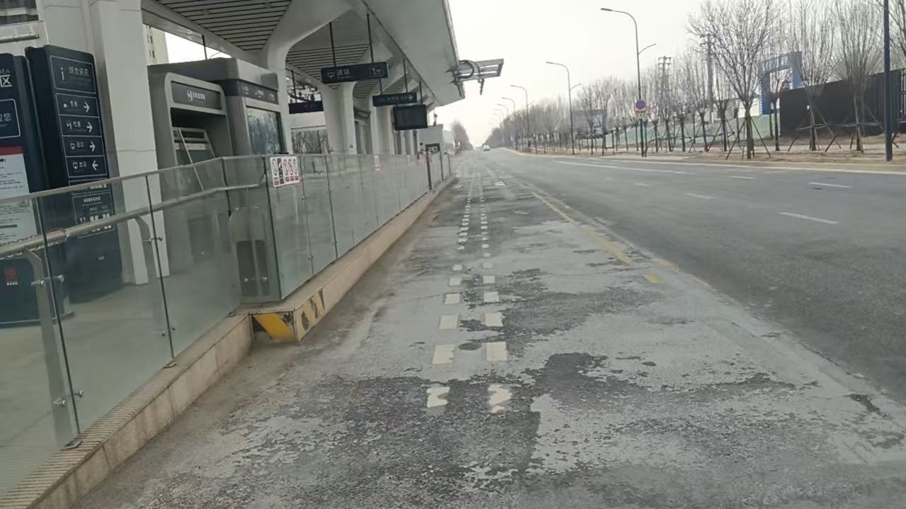 西北首条智轨停运：比公交载客多，比地铁造价低，为何跑不起来？