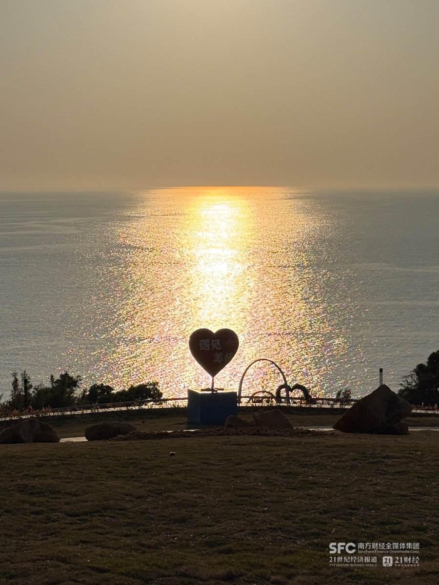 珠海海岛日落时分，摄/彭敏静