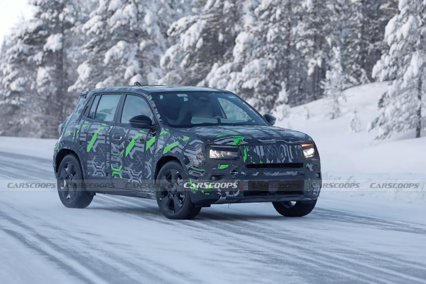 2027 款 Jeep 最小 SUV Avenger 路测图曝光：内饰告别“硬塑料感”
