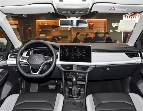 大众终于掀桌子了！2026款宝来狂降3万： 8.29万起售无减配