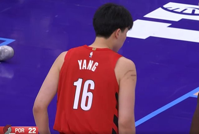 今天上得早啊！首节4分21秒 杨瀚森已披挂上阵！