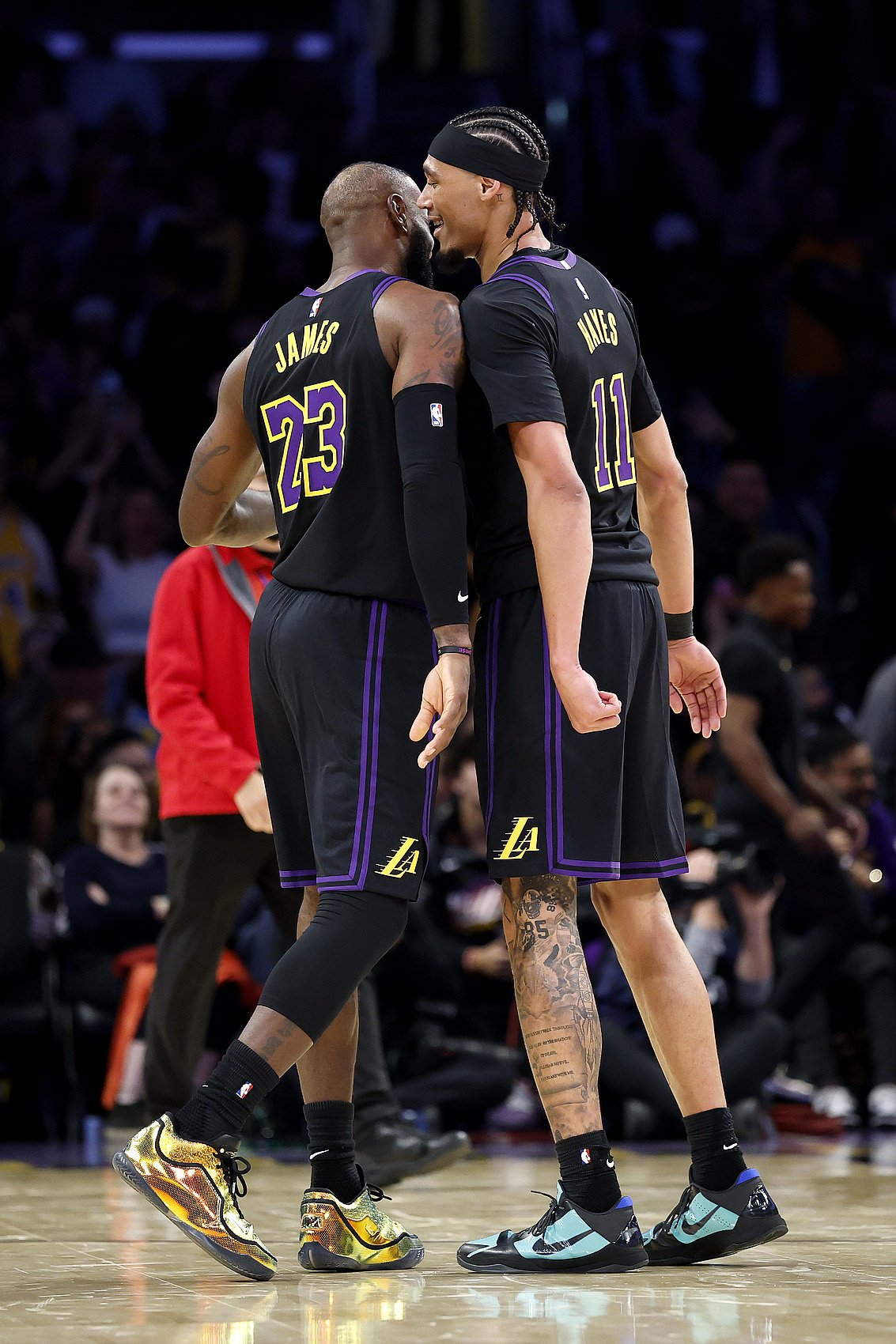 海斯：看到詹姆斯做好所有小事并保持专注时 也会激励你去这么做