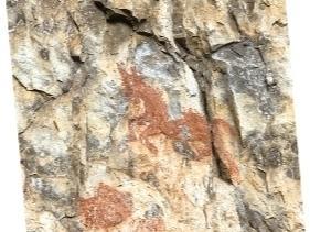 奔腾在马马崖壁画的崖壁骏马