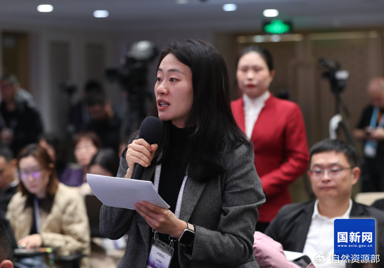 中国新闻社记者提问（刘健 摄）