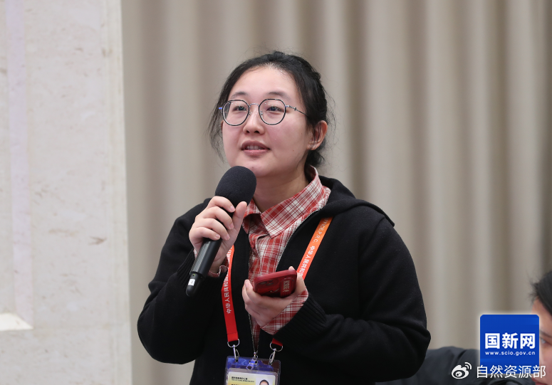 北京青年报记者提问（刘健 摄）