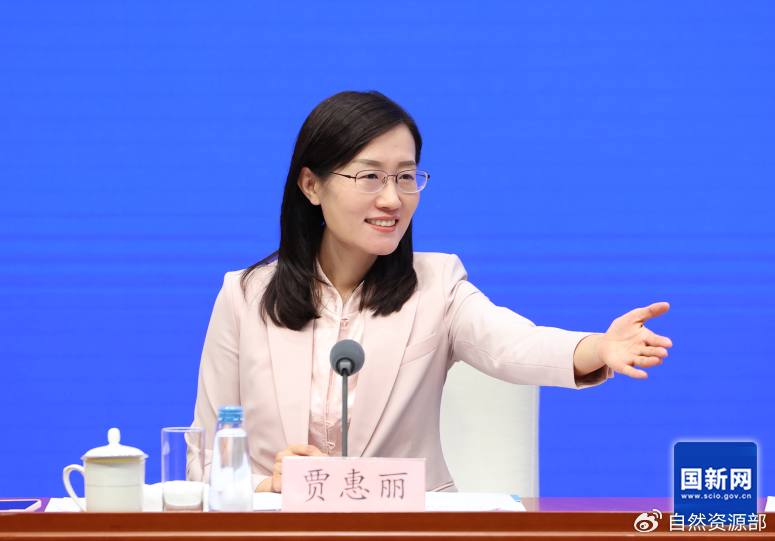 贾惠丽邀请记者提问（栾海军 摄）