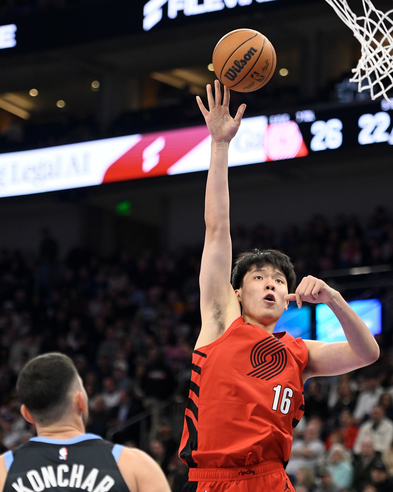 王仕鹏：杨瀚森下顺的习惯不好 这球该直接扣啊 防守人也不高