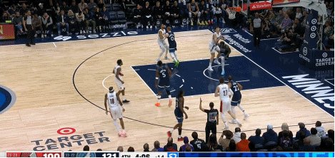 解说调侃：杨瀚森手一搭兰德尔他就倒了？小杨卧推至少长了20公斤