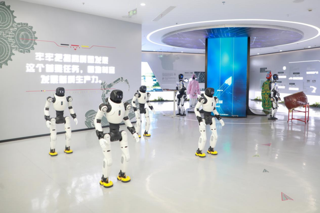 “智元·沪光”全能具身智能创新中心