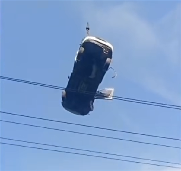 干了20年道路救援 没想到我会在电线杆上“摘”下一辆车