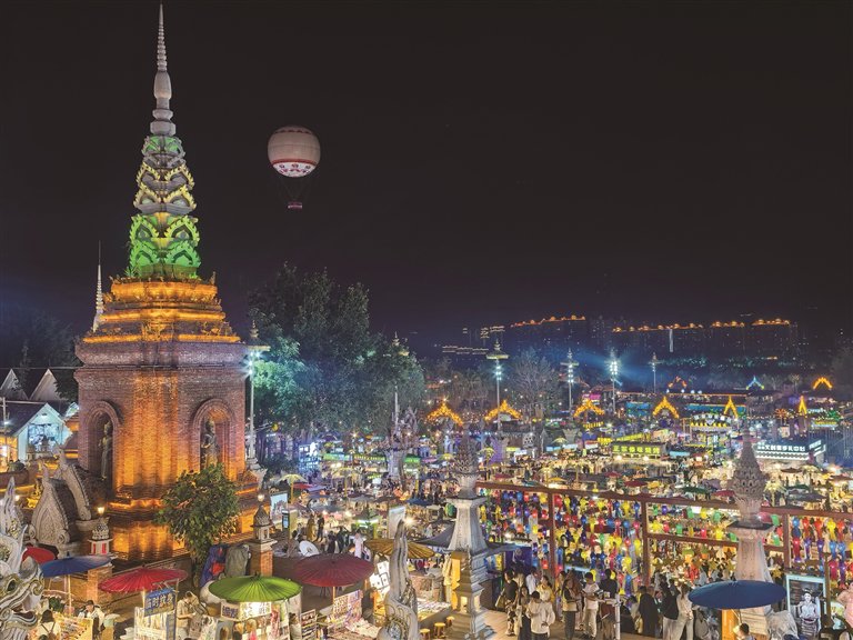 西双版纳星光夜市。