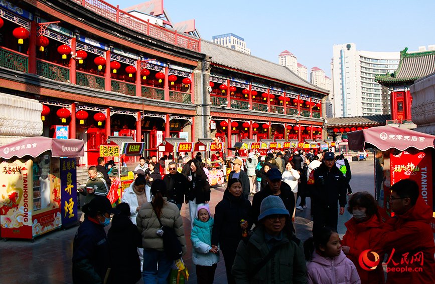 天津古文化街管委會努力盤活二樓經濟，二層店舖煥新開放。人民網記者 唐心怡攝