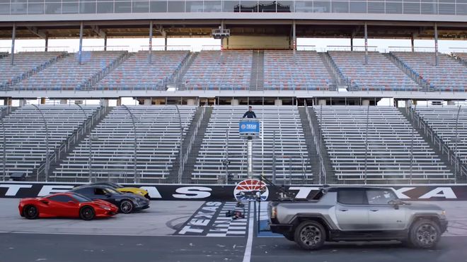 大块头照样灵活，悍马HUMMER EV直线加速轻松超越法拉利、福特GT