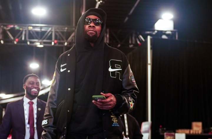 疑似KD小号曝光：申京不会投也不会防 小贾是弱智 科尔歧视黑人