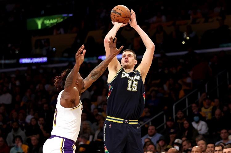 霍华德：约基奇现在统治联盟 但他面对巅峰的我绝对不好打