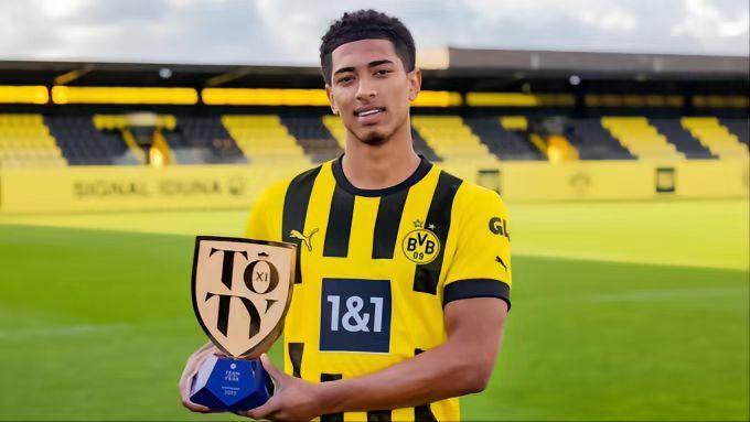 贝林厄姆闪耀FC足球世界