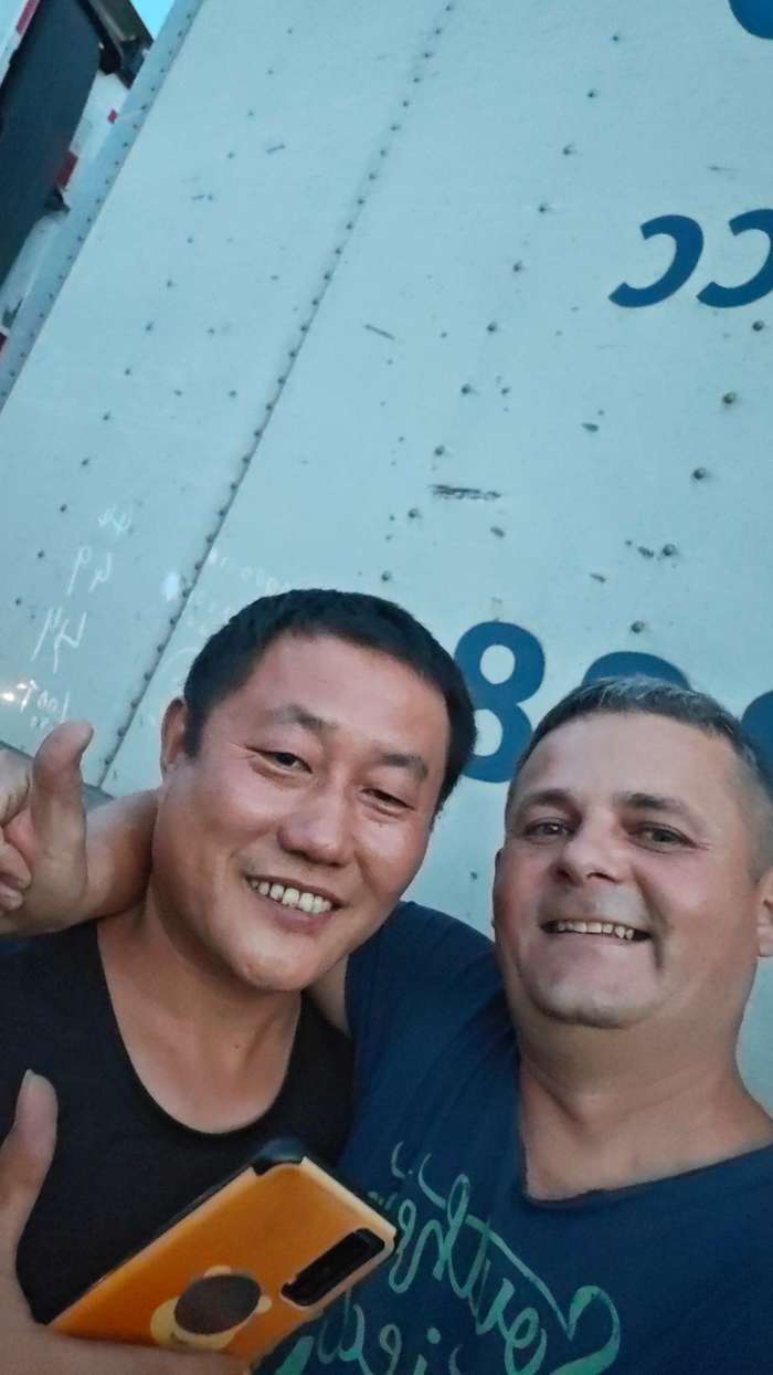 焦念利與俄羅斯司機的合照