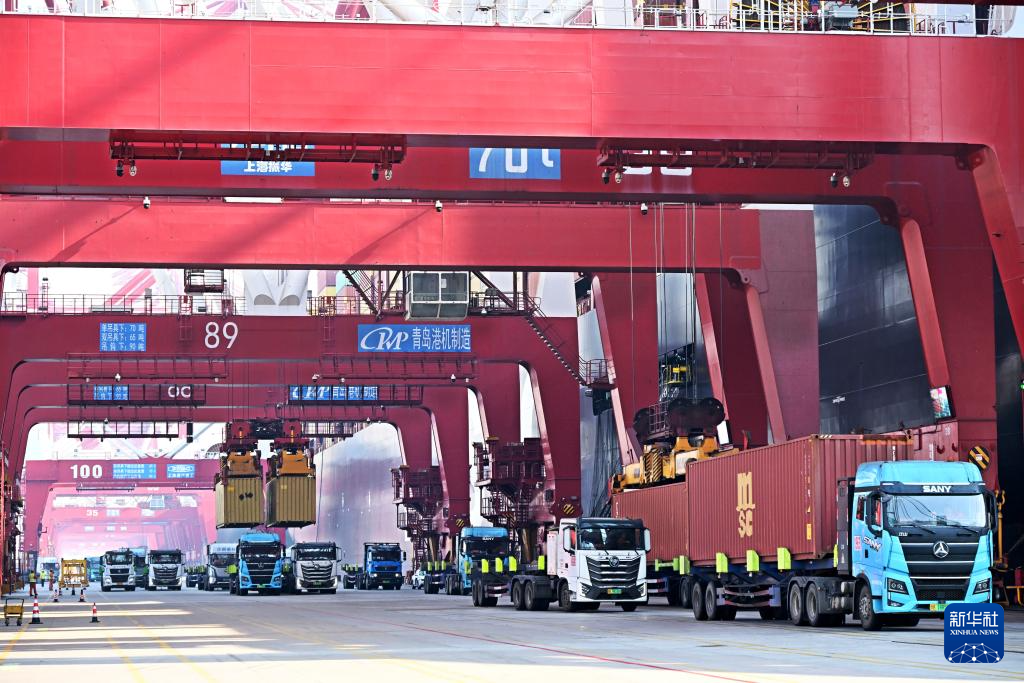 2��18�գ��������ൺ��ǰ�弯װ����ͷ���ͼ�װ�䡣 �»������ ���Ϻ� ��