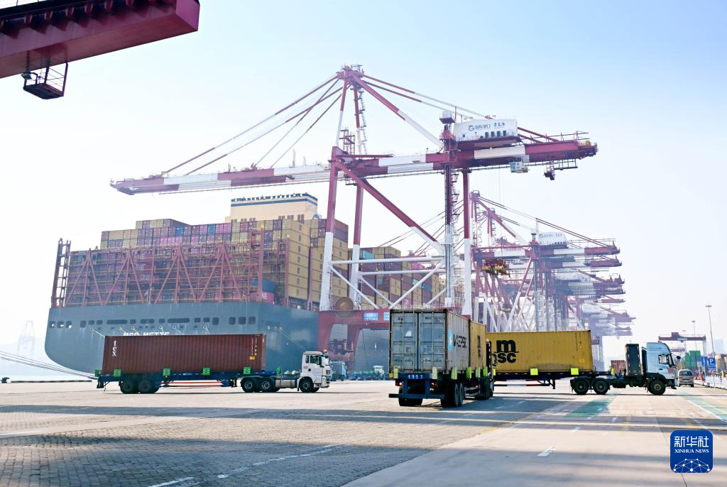 2��18�գ��������ൺ��ǰ�弯װ����ͷ���ͼ�װ�䡣 �»������ ���Ϻ� ��