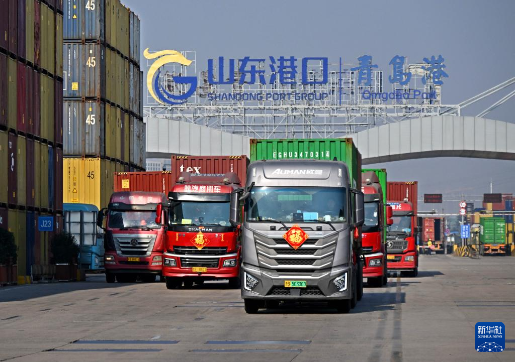 2��18�գ��������ൺ��ǰ�弯װ����ͷ���ͼ�װ�䡣 �»������ ���Ϻ� ��