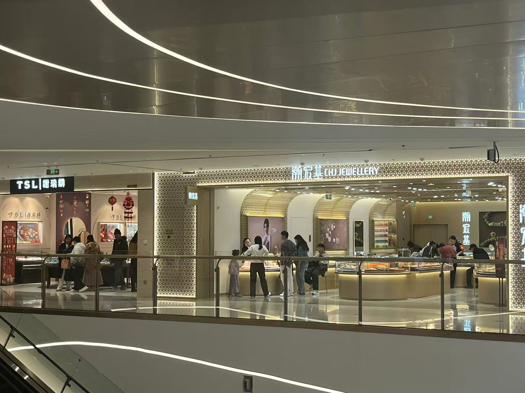 春节买金是很多家庭的“固定节目”。记者曲筱艺 摄