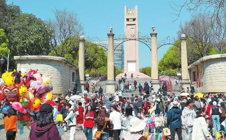 新春嘉年华 烟火聚人气