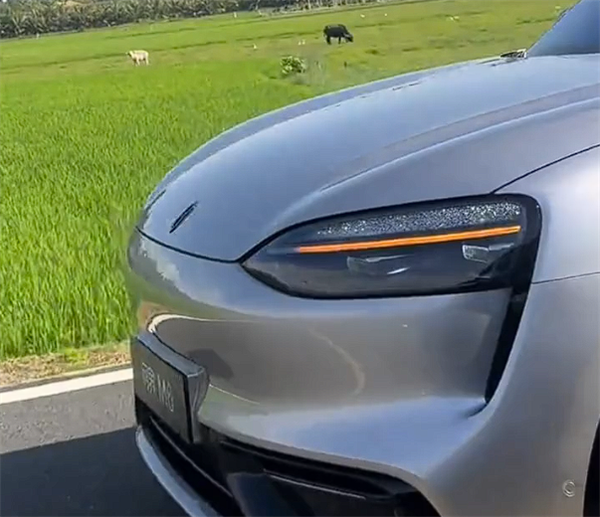 全新问界M6银色版实车曝光 鸿蒙智行开年爆款来了