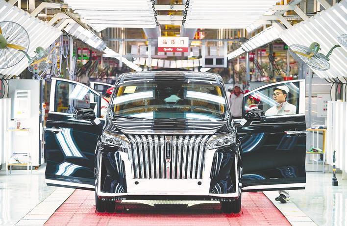 长城汽车股份有限公司大冶分公司生产场景。（湖北日报通讯员 张成 摄）