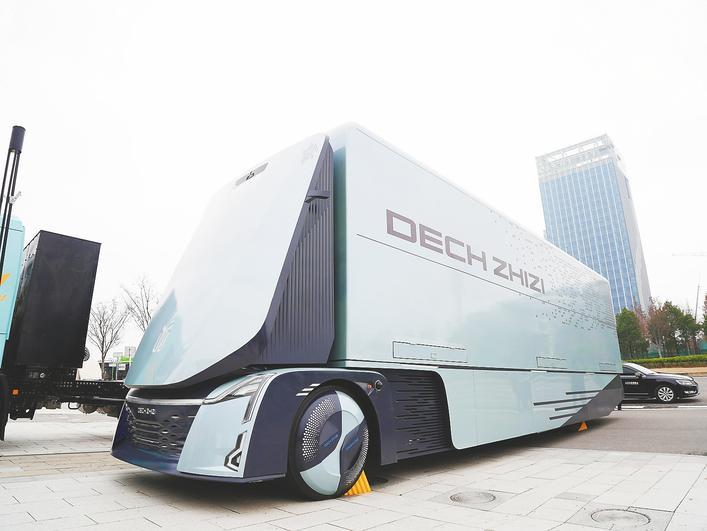 质子汽车生产的氢能商用卡车。（湖北日报通讯员 张成 摄）