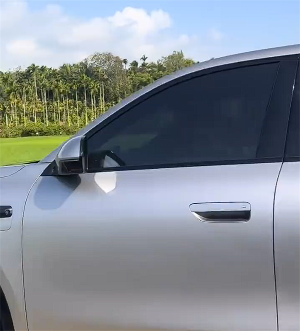 全新问界M6银色版实车曝光 鸿蒙智行开年爆款来了