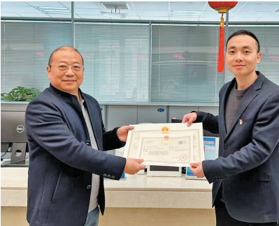 春节假期后首个工作日，市北区行政审批服务大厅发出全市马年首张OPC营业执照。