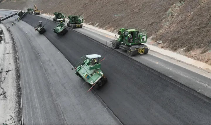 冲刺世界级汽车试验场！山坳里的坚守｜2026新春走基层