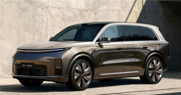 李想：AI时代普通人创造的价值为零 只能服务自己