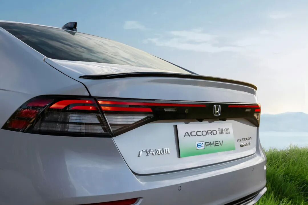 合资车企马年“开跑”，雅阁插混版直降10万