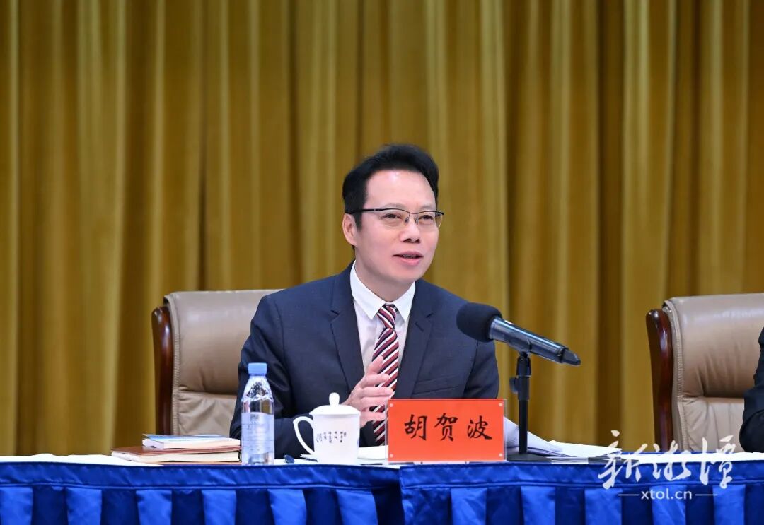 胡贺波讲话。（全媒体记者 方阳 摄）