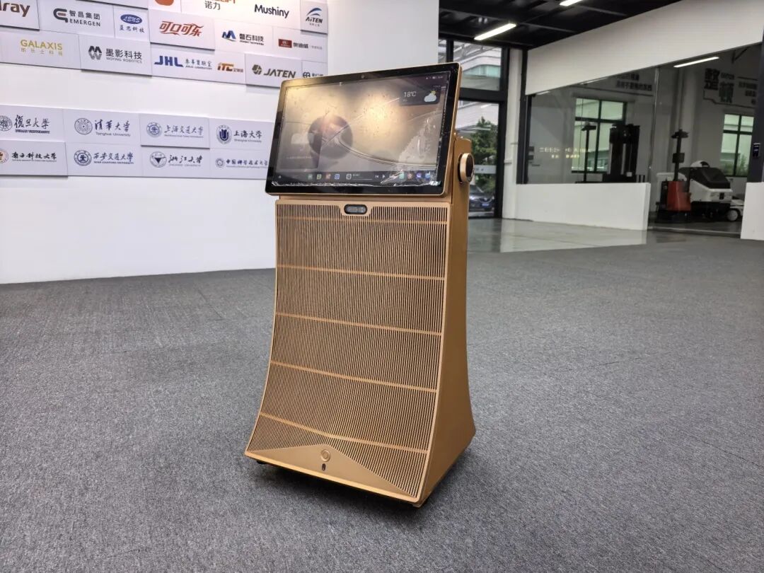 天太机器人正在进行影音机器人测试。