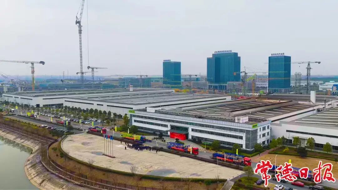 中联重科建起举行“2026开门红”发货仪式